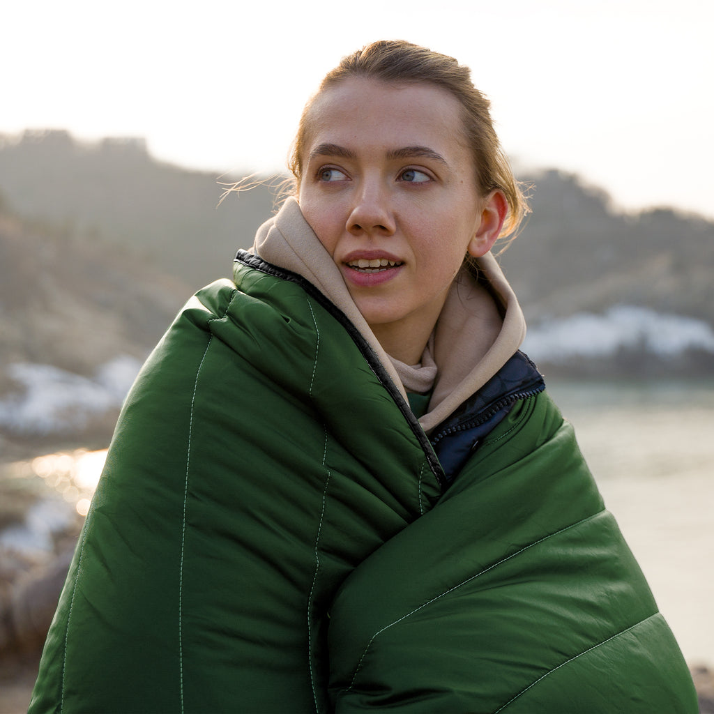 Ultralight Packable Outdoor Blanket – Water-Resistant Puffy Camping Blanket for Travel, Beach, Picnic & Stadium, Teal Green 72" x 56"