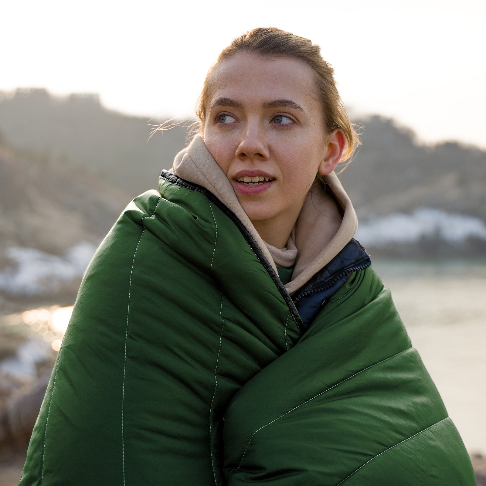Ultralight Packable Outdoor Blanket – Water-Resistant Puffy Camping Blanket for Travel, Beach, Picnic & Stadium, Teal Green 72" x 56"