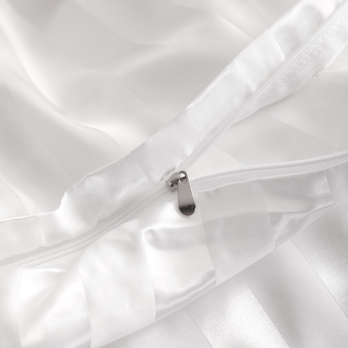 Aeelleea Satin Duvet Cover Set, Luxuriously Silky 3-Piece Bedding, White or Champagne