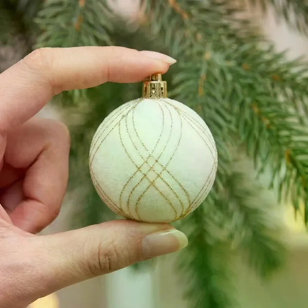 AEELLEEA-38Pcs White Velvet Christmas Ornament Set, Assorted Shatterproof Hanging Decorations with Balls, Snowflakes