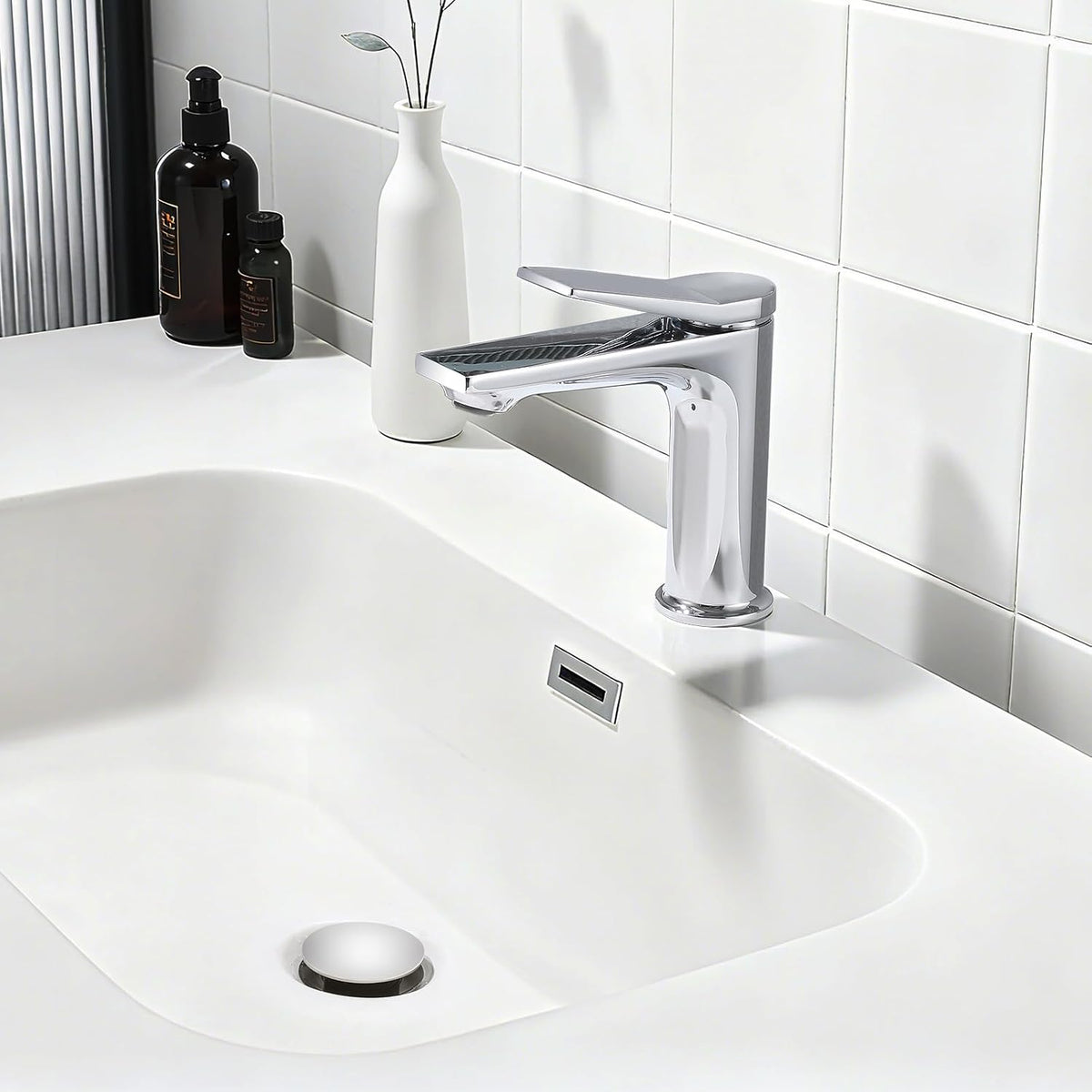 Single Hole Bathroom Faucet, Polished Chrome Single Handle Sink Faucet , 1 Hole Deck Mount Bathroom Vanity Faucet, Comes with Pop up Drain