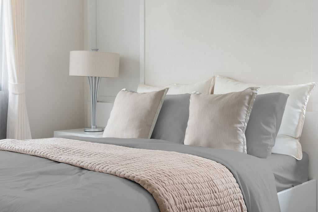 AEELLEEA Queen 4-Piece 100% Viscose Derived from Bamboo Sheet Set, 300 Thread Count, OEKO-TEX Certified, Silver Gray