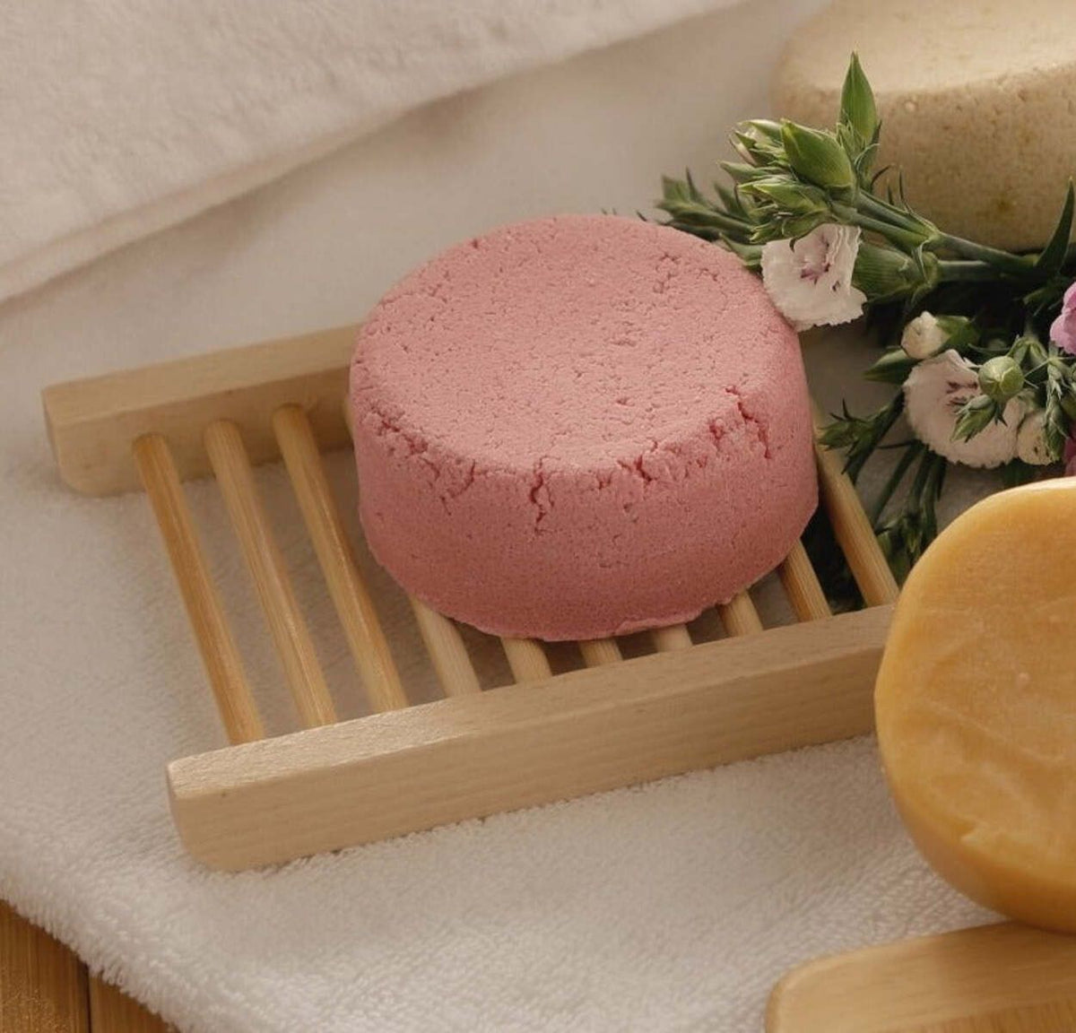 AEELLEEA 6-Piece Bamboo Bath & Body Care Set, Body Brush, Facial Brush, Hairbrush, Comb, Scalp Massager & Soap Dish