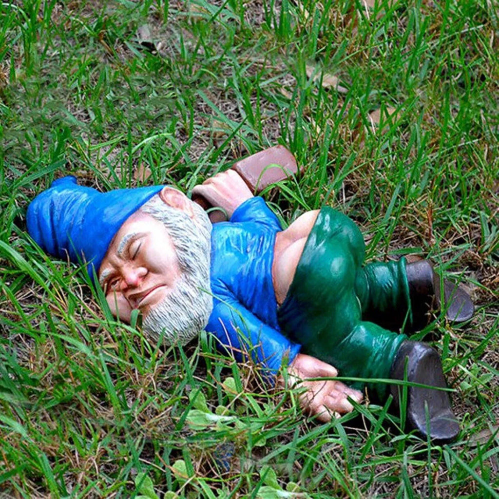 Funny Drunk Garden Gnome Statue, Naughty Passed‑Out Dwarf Figurine, Resin Outdoor Yard Lawn Patio Ornament, Whimsical Home Desk Decor, Novelty Gag Gift for Garden Lovers