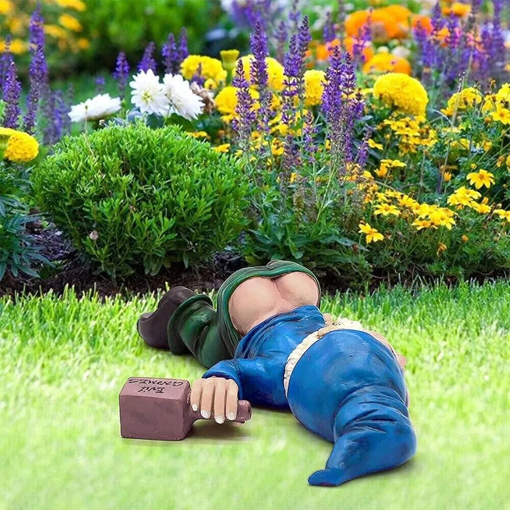Funny Drunk Garden Gnome Statue, Naughty Passed‑Out Dwarf Figurine, Resin Outdoor Yard Lawn Patio Ornament, Whimsical Home Desk Decor, Novelty Gag Gift for Garden Lovers