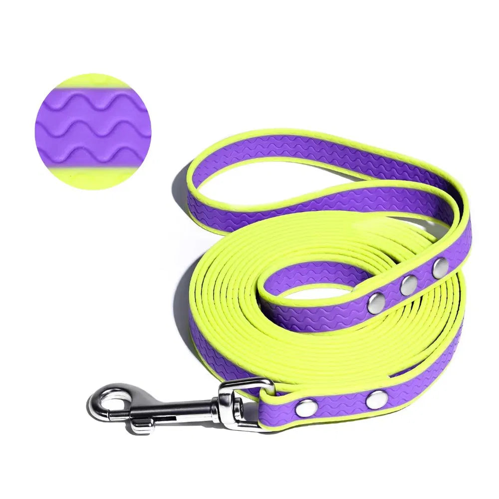 Waterproof PVC Coated Long Dog Training Leash, 360° Rotatable Snap Hook, Soft Padded Handle, Easy‑to‑Clean No‑Stink Nylon Webbing Lead for All Dog Breeds