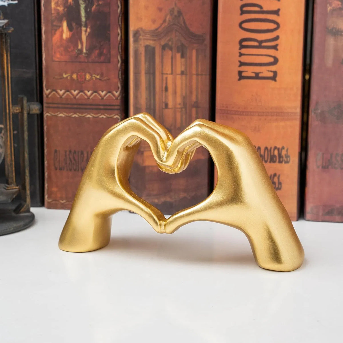Gold Heart Hands Sculpture Decor, Modern Love Finger Statue for Living Room Bedroom Bookshelf Coffee Table, Aesthetic Tabletop Ornament, Unique Wedding Birthday Christmas Gift for Home Decor
