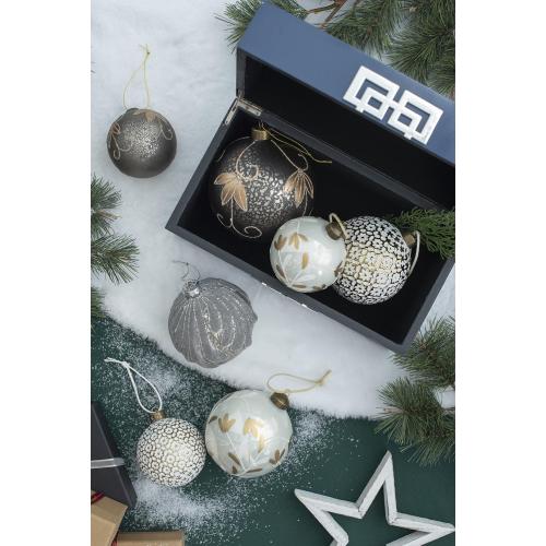 AEELLEEA 3.9" White Glass Christmas Ornaments Set of 6, Hand Painted Gold Leaf Pattern Baubles for Xmas Tree Holiday Home Decor