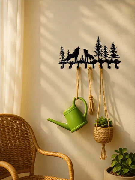 Aeelleea Wolf Metal Wall Mount Hook Rack, 8 Hooks Rustic Key Holder for Hat Scarf, Decorative Entryway Organizer