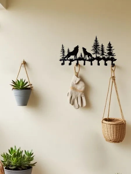 Aeelleea Wolf Metal Wall Mount Hook Rack, 8 Hooks Rustic Key Holder for Hat Scarf, Decorative Entryway Organizer