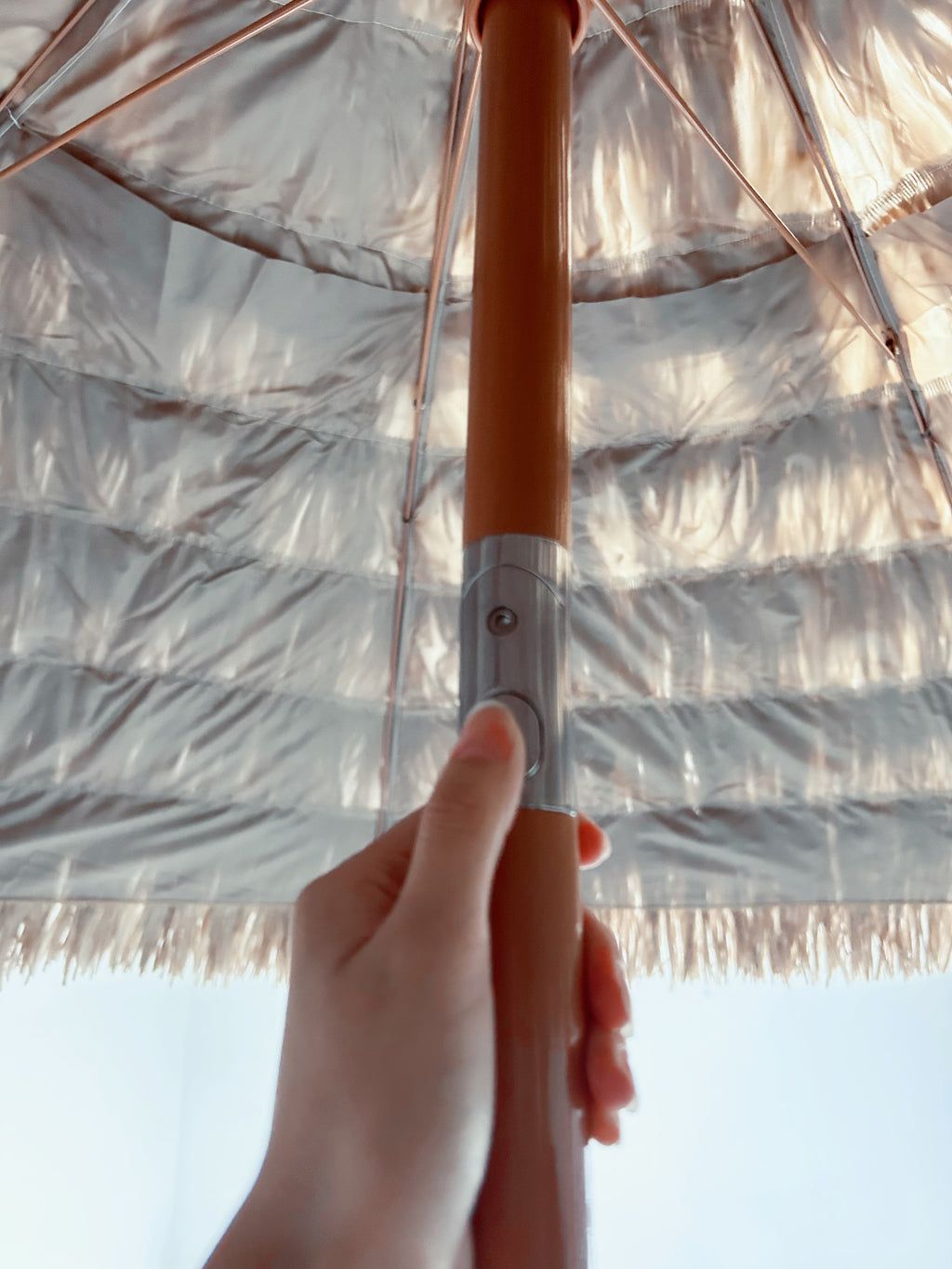 AEELLEEA 7.8FT Thatched Tiki Patio Umbrella, Adjustable Tilt, Outdoor Beach Pool Sun Shade