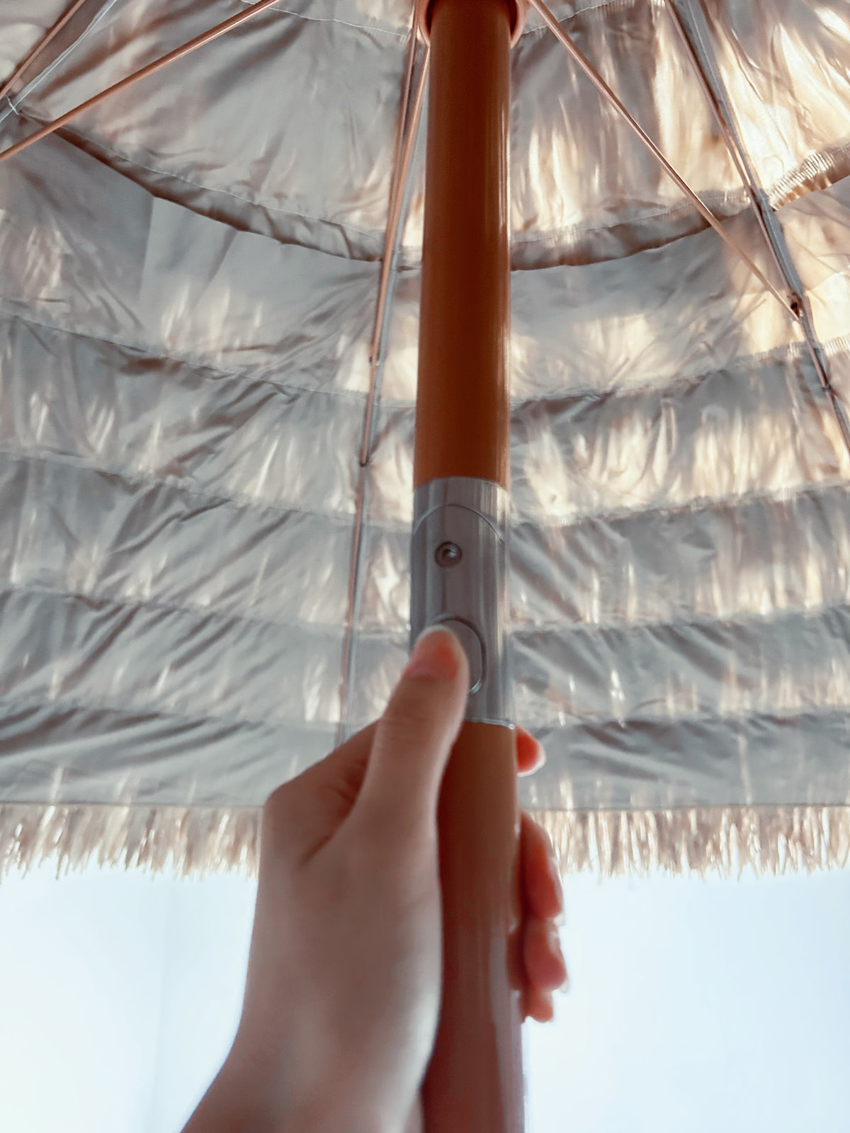 AEELLEEA 7.8FT Thatched Tiki Patio Umbrella, Adjustable Tilt, Outdoor Beach Pool Sun Shade