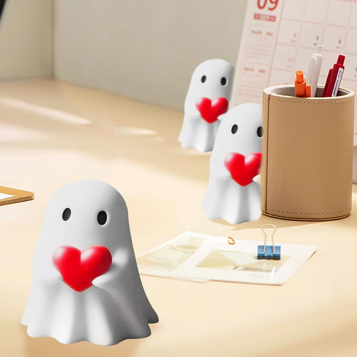 AEELLEEA Cute Ghost Figurine with Red Heart, Resin Halloween Tabletop Decor, Small Spooky Ghost Statue for Desktop Shelf Home Holiday Decoration