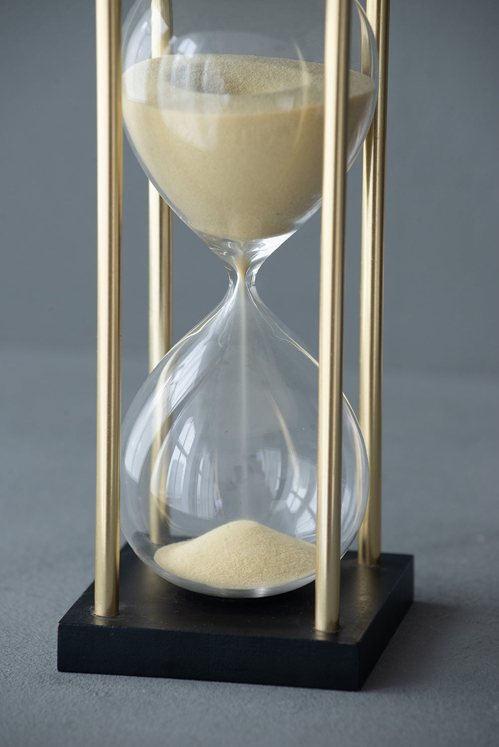 3" 15-Minute Tan Sand Hourglass Timer with Metal Stand, Glass Sand Timer for Kids, Egg Timer for Home & Office Decor
