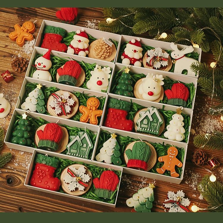 Aeelleea Christmas Soy Candle Gift Set in Holiday-Themed Box