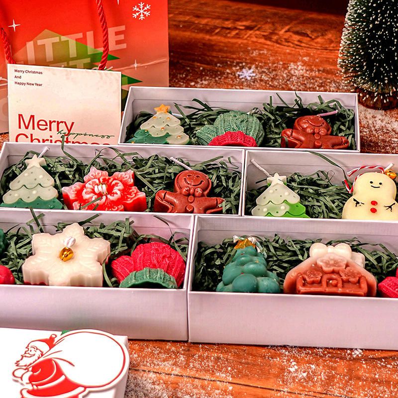 Aeelleea Christmas Soy Candle Gift Set in Holiday-Themed Box