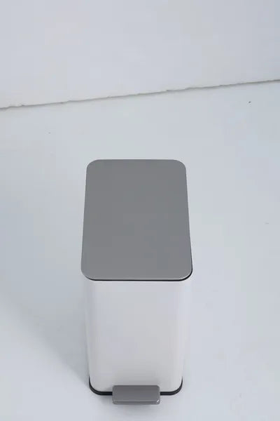 Stainless Steel 10L Kitchen Step Trash Can, Soft Close Lid, Fingerprint Resistant, Removable Inner Bucket for Home