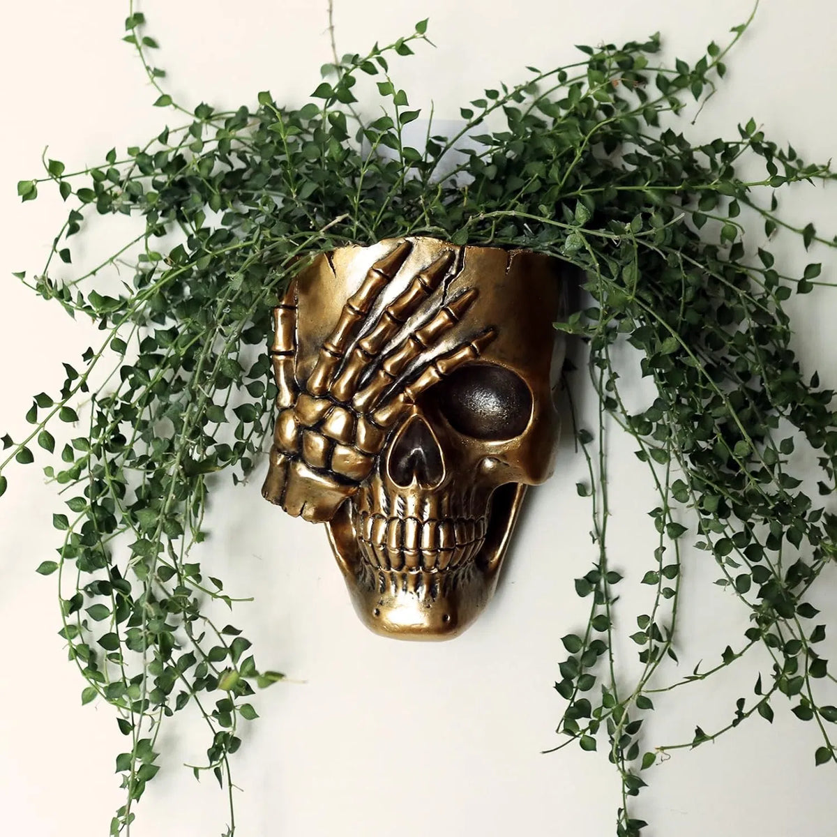 Don't Look Skull Wall Planter, Resin Face Vase, Indoor Outdoor Plants, 7 Inch Gothic Halloween Decor with Drainage, Gold